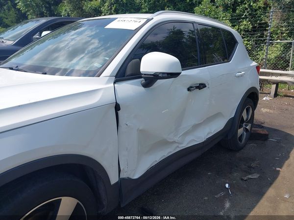 2020 VOLVO XC40 T5 MOMENTUM