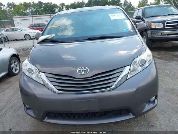 2014 TOYOTA SIENNA XLE V6 8 PASSENGER