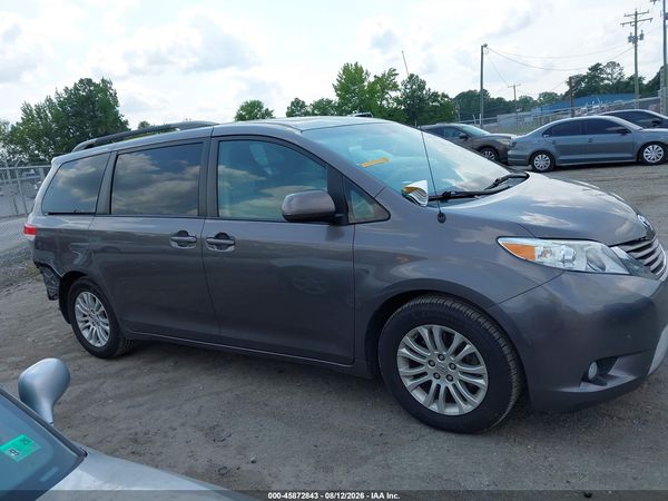 2014 TOYOTA SIENNA XLE V6 8 PASSENGER