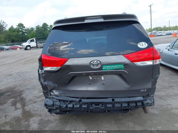 2014 TOYOTA SIENNA XLE V6 8 PASSENGER