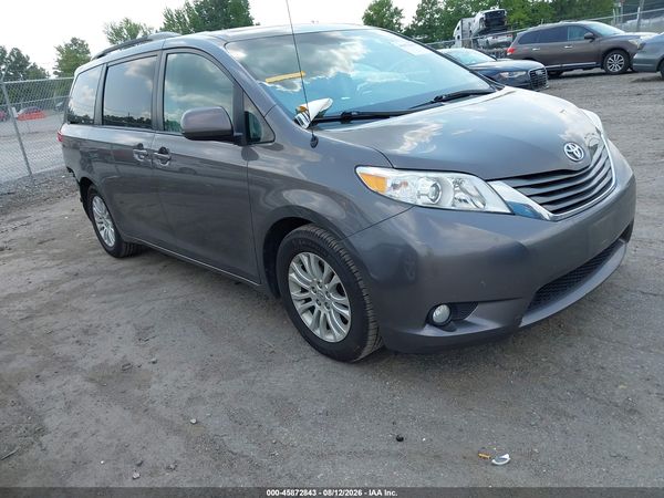 2014 TOYOTA SIENNA XLE V6 8 PASSENGER