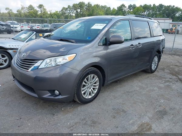 2014 TOYOTA SIENNA XLE V6 8 PASSENGER