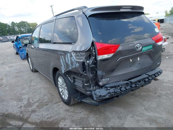 2014 TOYOTA SIENNA XLE V6 8 PASSENGER