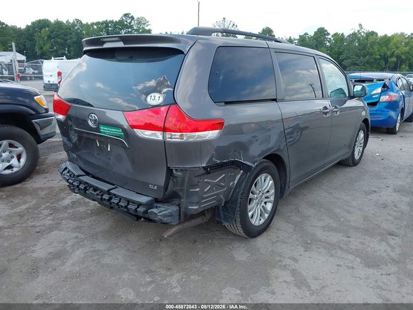 2014 TOYOTA SIENNA XLE V6 8 PASSENGER