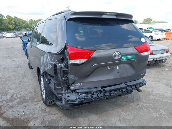 2014 TOYOTA SIENNA XLE V6 8 PASSENGER