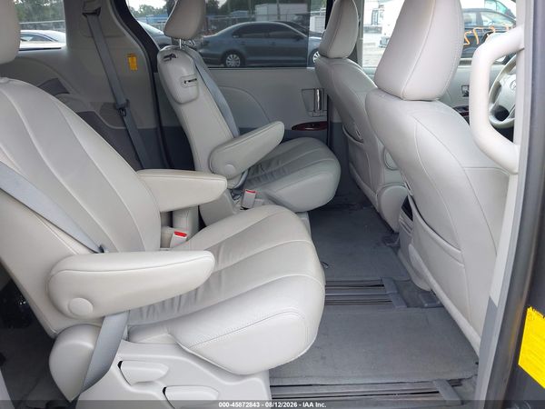 2014 TOYOTA SIENNA XLE V6 8 PASSENGER