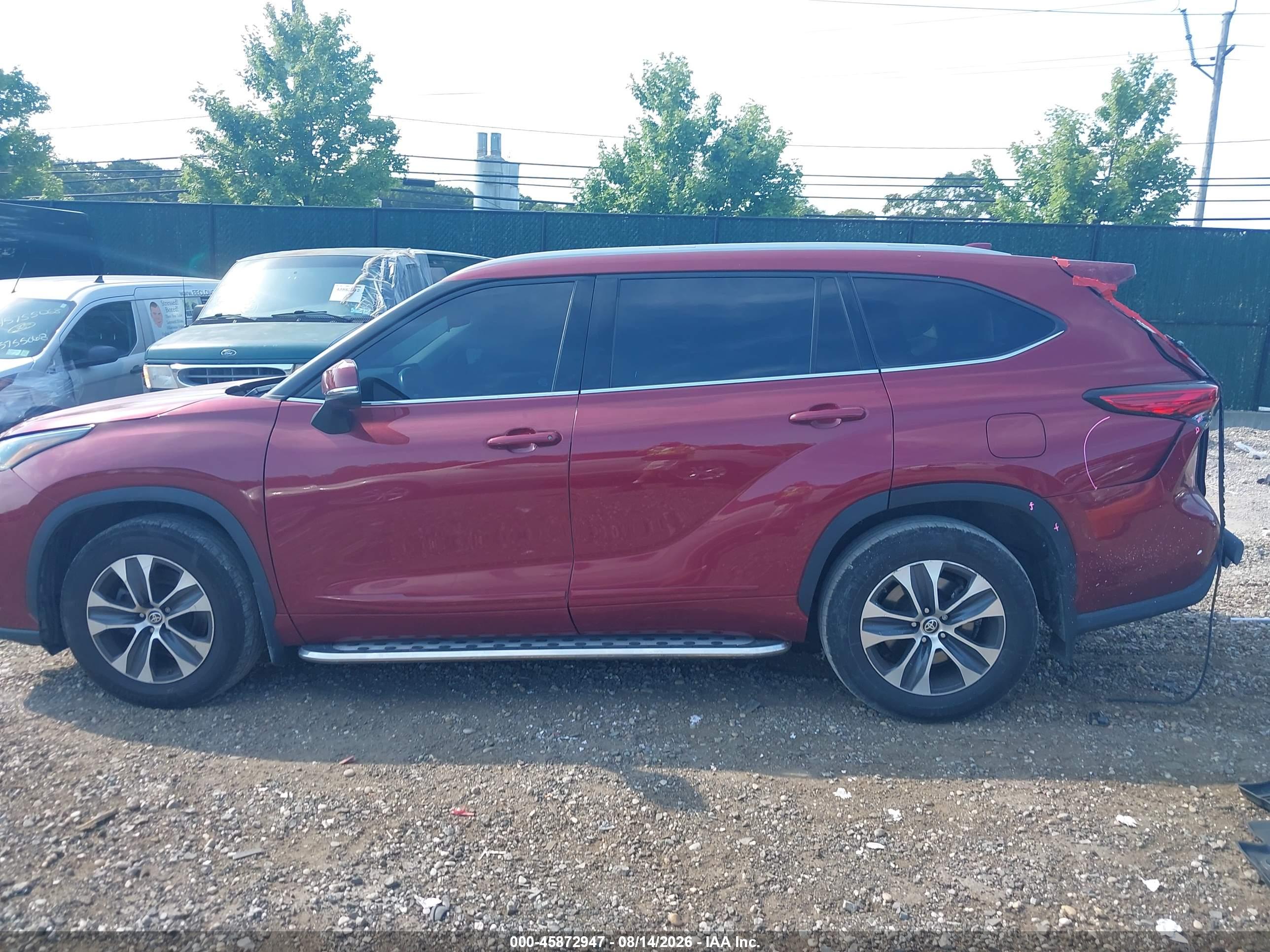 2022 TOYOTA HIGHLANDER XLE