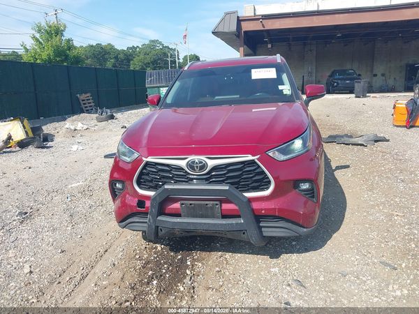 2022 TOYOTA HIGHLANDER XLE