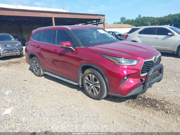 2022 TOYOTA HIGHLANDER XLE