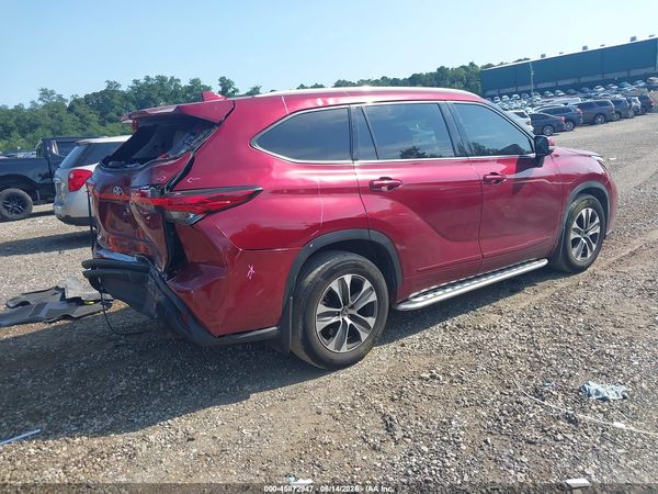 2022 TOYOTA HIGHLANDER XLE