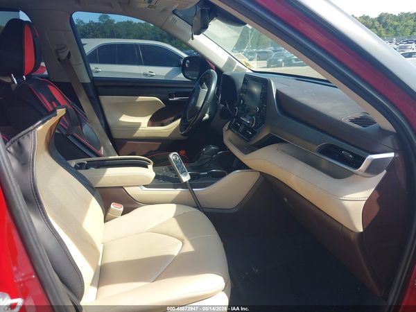 2022 TOYOTA HIGHLANDER XLE