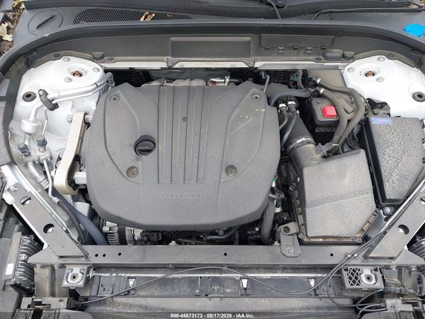 2022 VOLVO XC60 B5 MOMENTUM