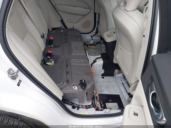2022 VOLVO XC60 B5 MOMENTUM