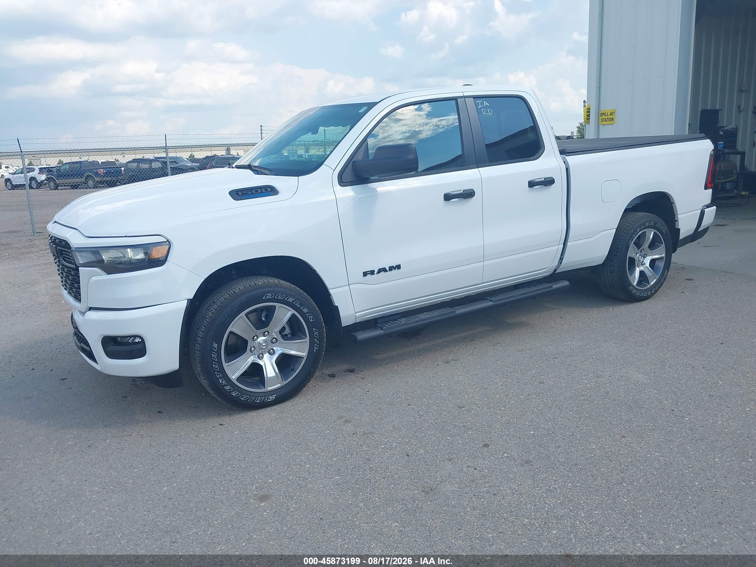 2026 RAM 1500 EXPRESS  4X4 6'4 BOX — I2