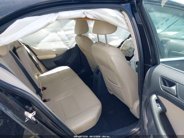 2017 VOLKSWAGEN JETTA 1.4T SE — I8