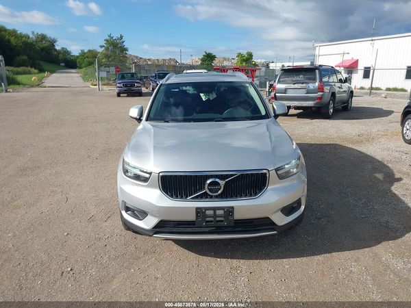 2019 VOLVO XC40 T5 MOMENTUM