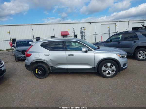 2019 VOLVO XC40 T5 MOMENTUM