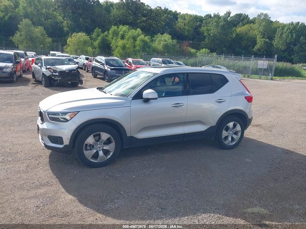 2019 VOLVO XC40 T5 MOMENTUM