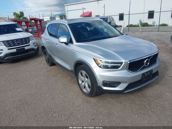 2019 VOLVO XC40 T5 MOMENTUM