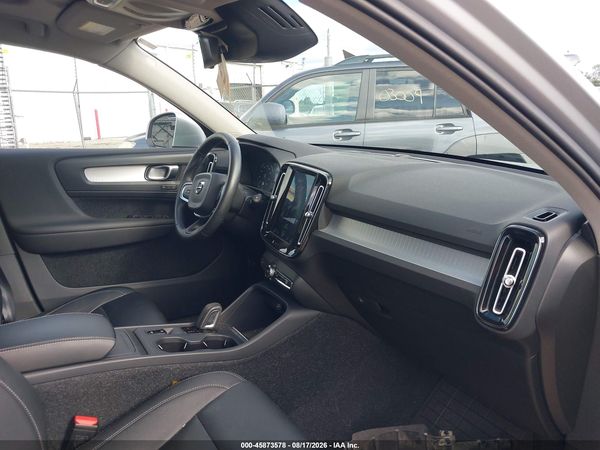 2019 VOLVO XC40 T5 MOMENTUM
