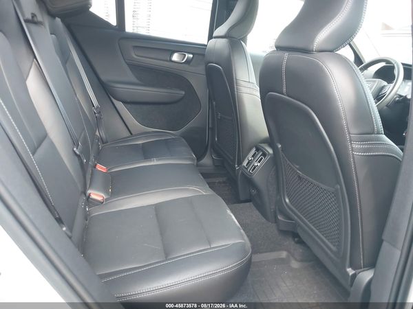 2019 VOLVO XC40 T5 MOMENTUM