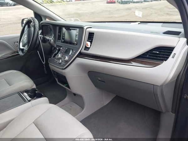 2020 TOYOTA SIENNA XLE — I5