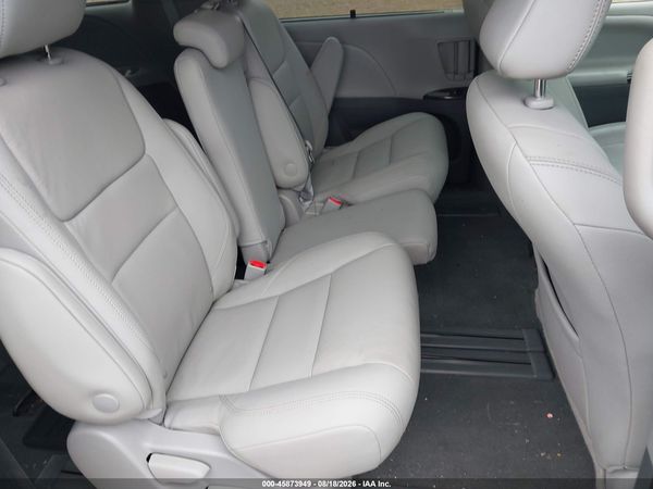 2020 TOYOTA SIENNA XLE — I8