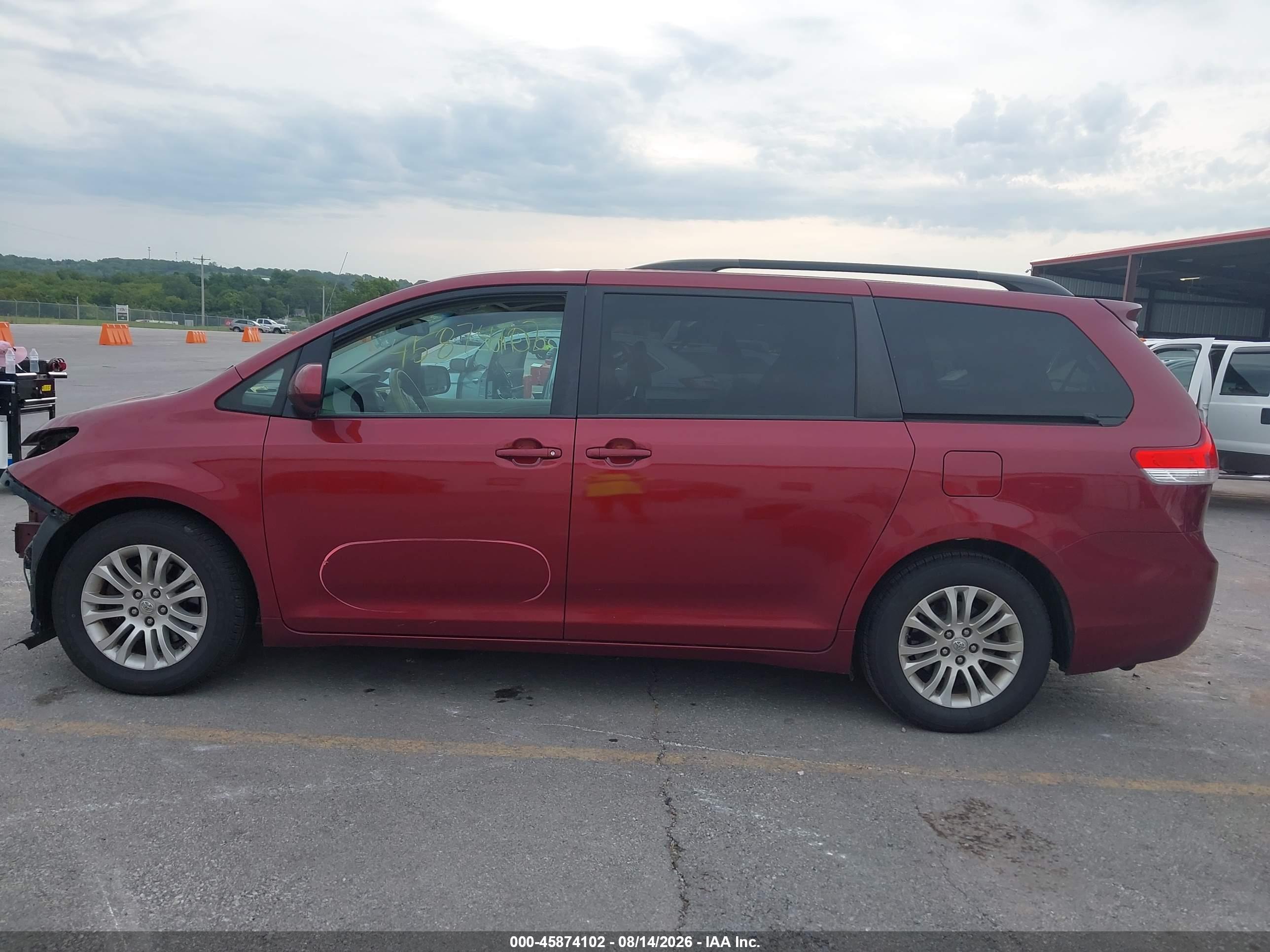 2012 TOYOTA SIENNA XLE V6 8 PASSENGER