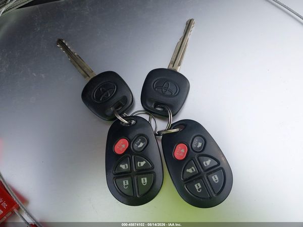 2012 TOYOTA SIENNA XLE V6 8 PASSENGER