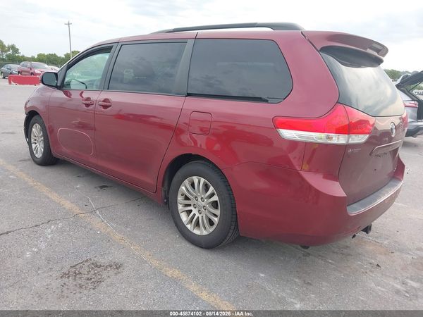 2012 TOYOTA SIENNA XLE V6 8 PASSENGER
