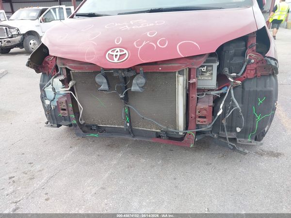 2012 TOYOTA SIENNA XLE V6 8 PASSENGER