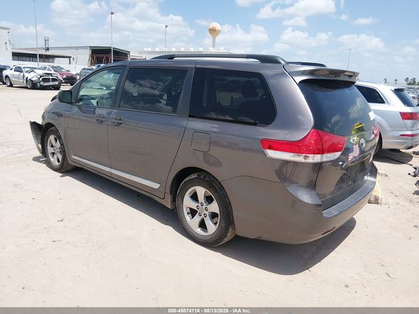 2012 TOYOTA SIENNA LE V6 8 PASSENGER — I3
