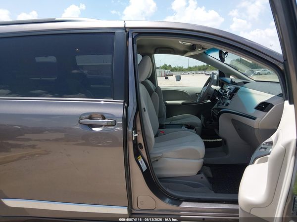 2012 TOYOTA SIENNA LE V6 8 PASSENGER — I5