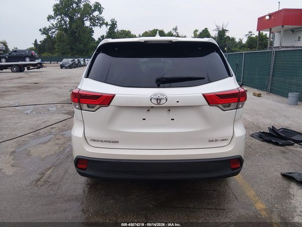 2017 TOYOTA HIGHLANDER XLE