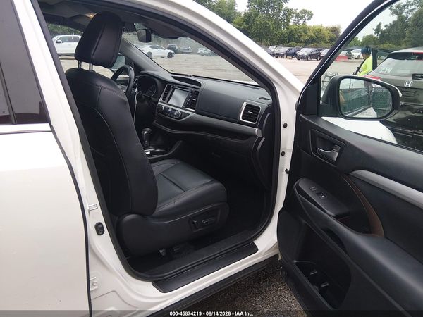 2017 TOYOTA HIGHLANDER XLE