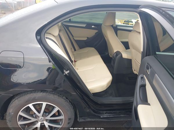 2017 VOLKSWAGEN JETTA 1.4T SE — I8
