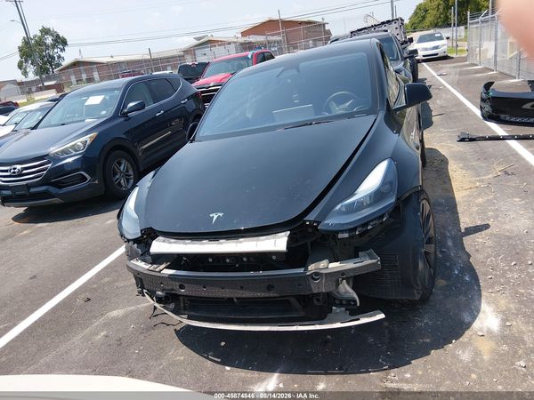 2025 TESLA MODEL Y