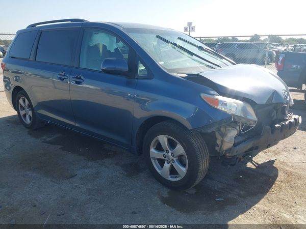 2015 TOYOTA SIENNA LE 8 PASSENGER — I1