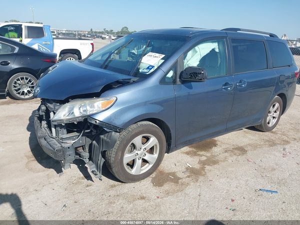2015 TOYOTA SIENNA — I2