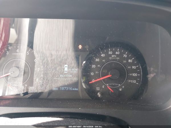 2015 TOYOTA SIENNA LE 8 PASSENGER — I7