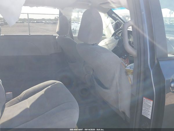 2015 TOYOTA SIENNA LE 8 PASSENGER — I8
