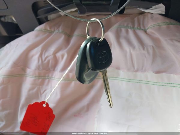 2015 TOYOTA SIENNA LE 8 PASSENGER — I11