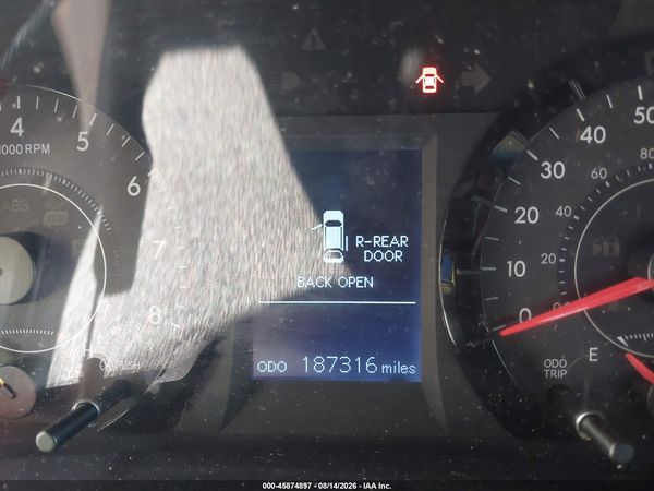 2015 TOYOTA SIENNA LE 8 PASSENGER — I118