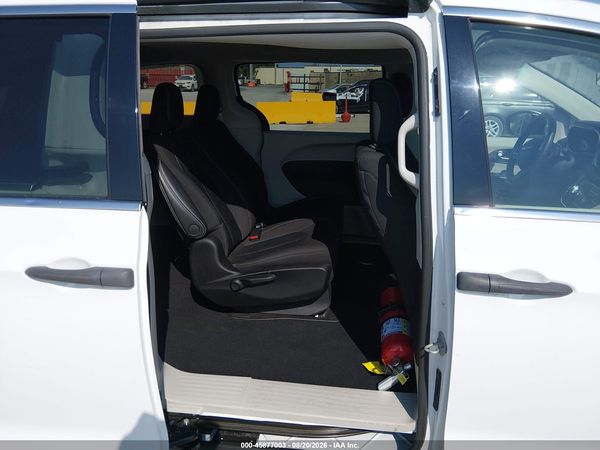 2021 CHRYSLER VOYAGER L — I8