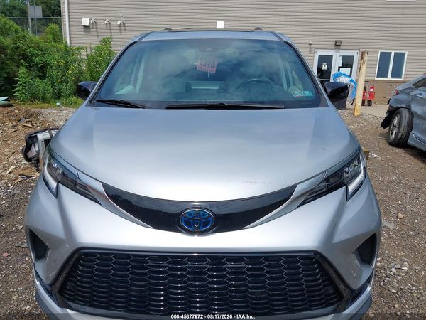 2022 TOYOTA SIENNA XSE
