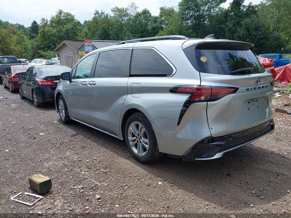 2022 TOYOTA SIENNA XSE