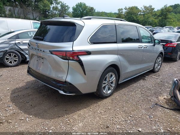 2022 TOYOTA SIENNA XSE