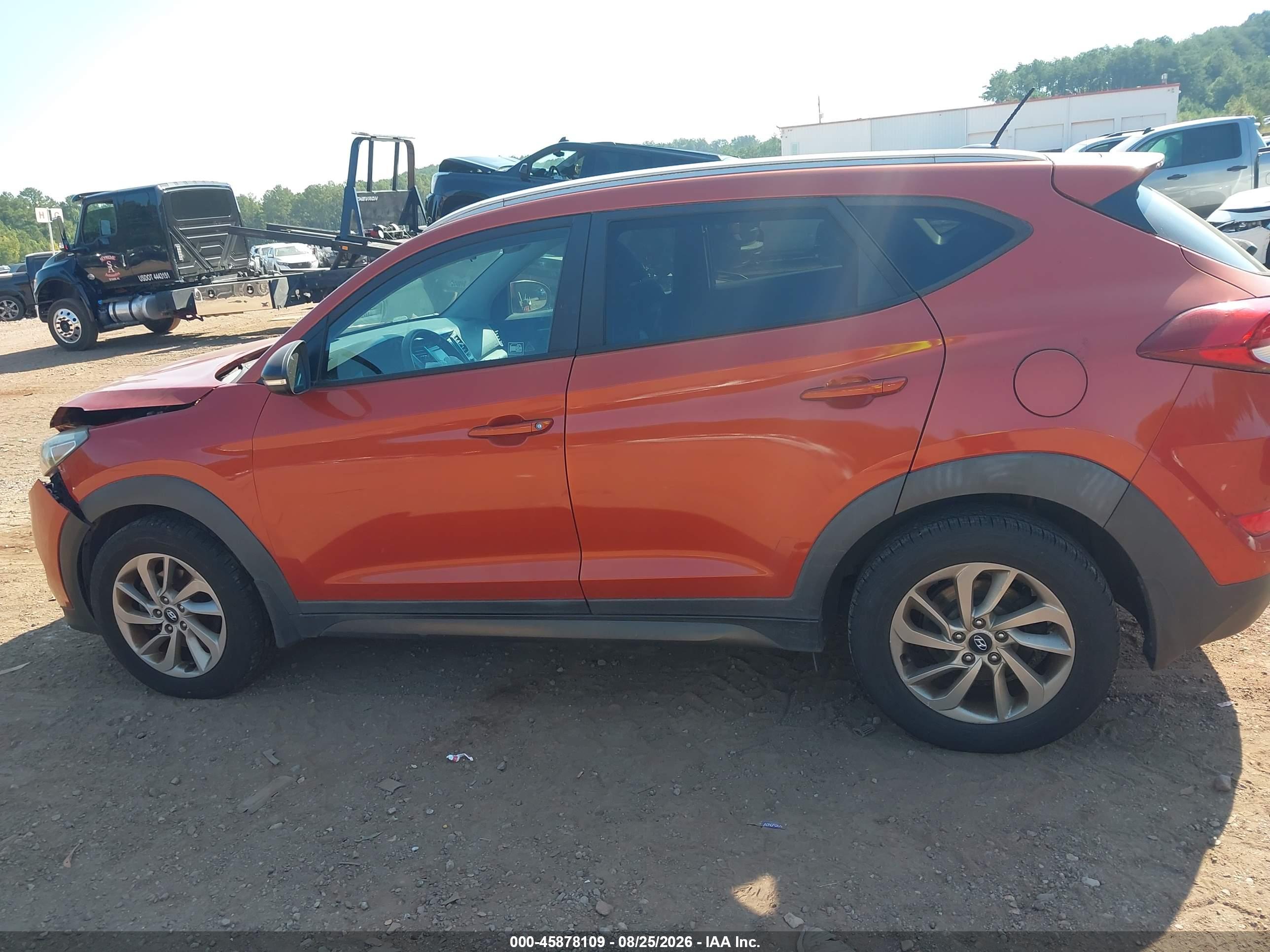 2016 HYUNDAI TUCSON SE