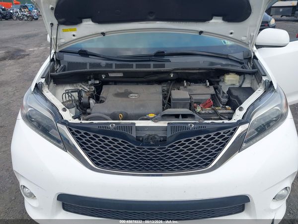 2016 TOYOTA SIENNA SE PREMIUM 8 PASSENGER