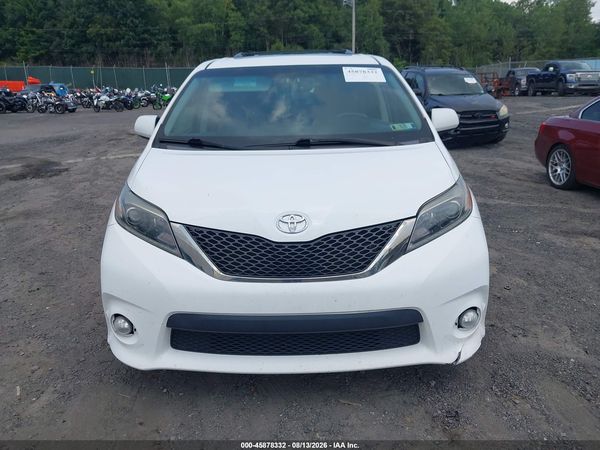 2016 TOYOTA SIENNA SE PREMIUM 8 PASSENGER
